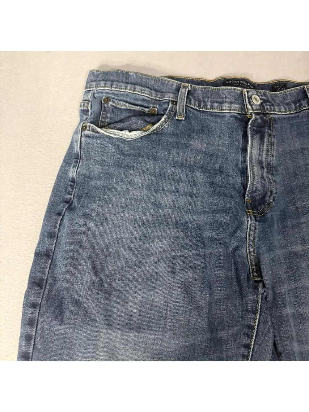 Lucky‎ Brand Men’s Jeans 38x32 Blue Denim Straight  Fit Medium Wash Distressed